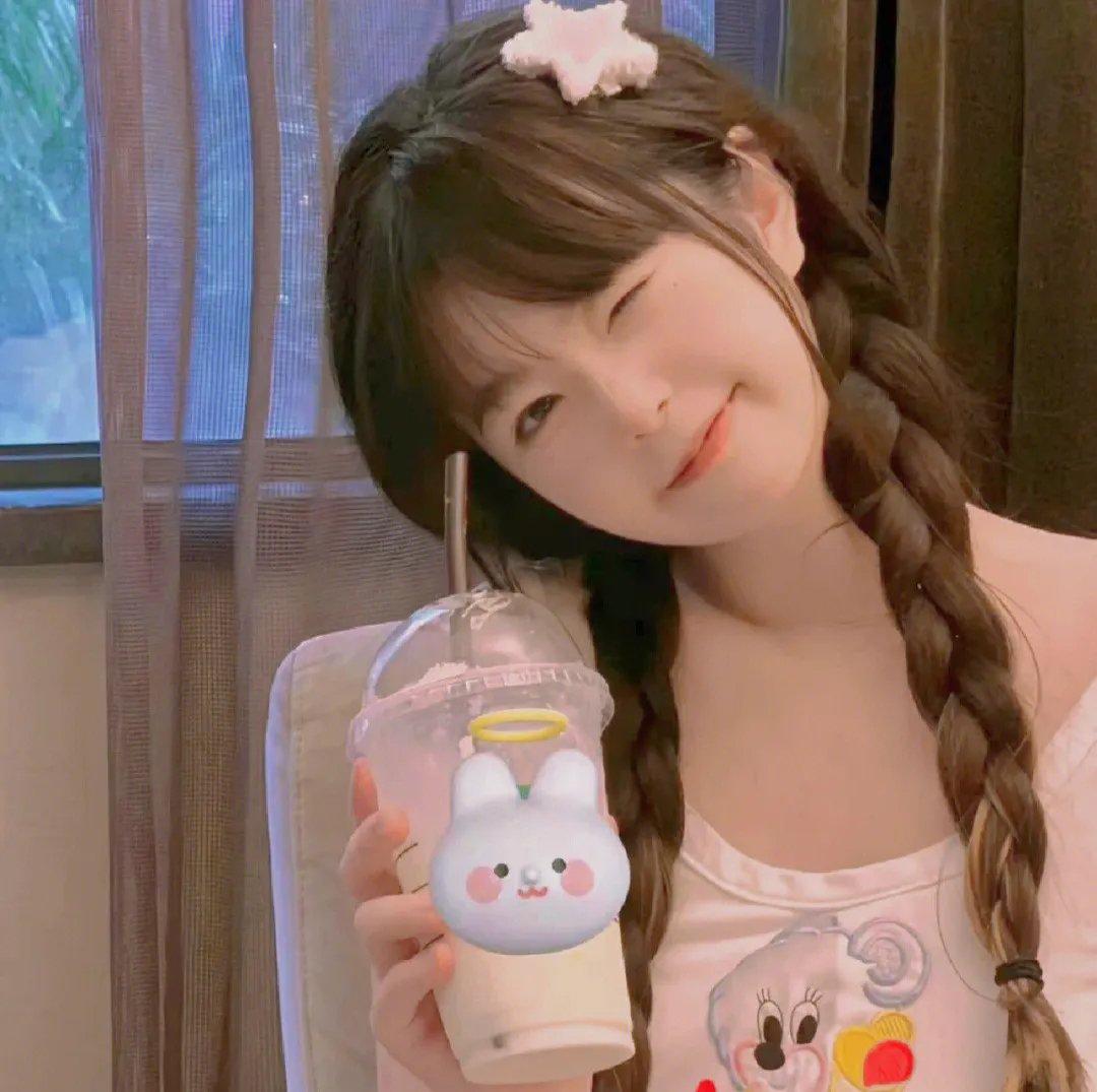 妮可·拜耳：大码怪美人